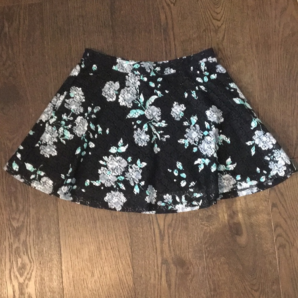 🌿2/$16 Aéropostale floral skater skirt
